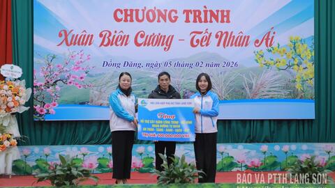 Ấm tình biên cương