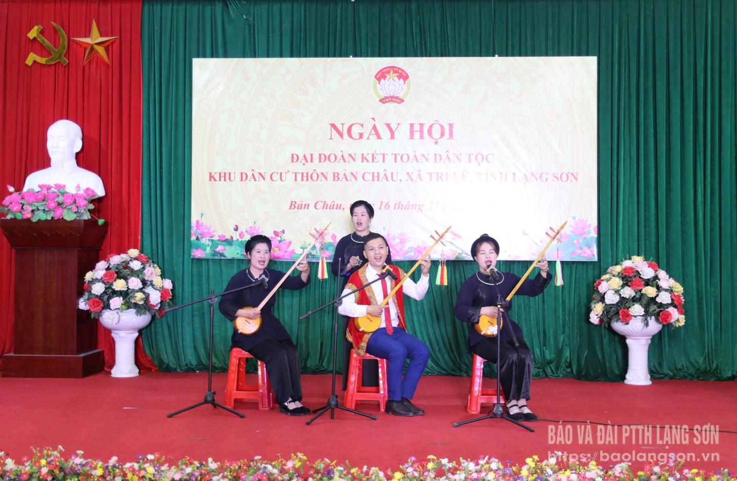 Tiết mục văn nghệ tại ngày hội