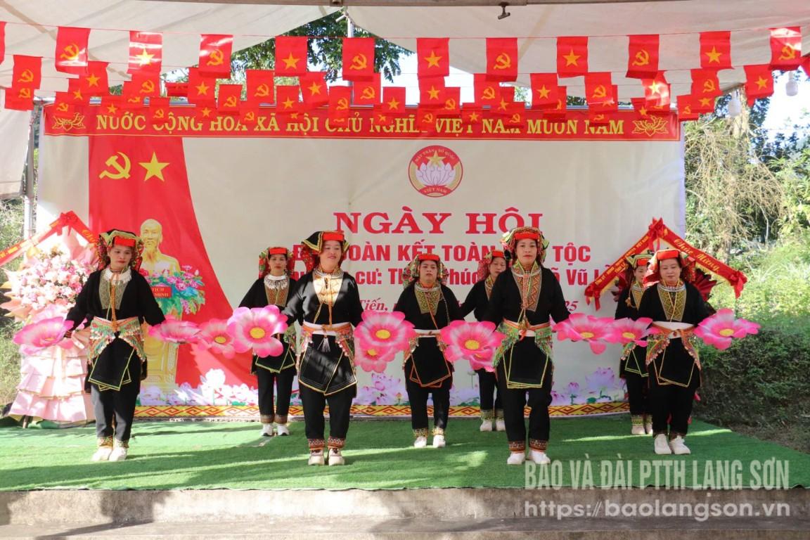 Tiết mục văn nghệ đặc sắc tại ngày hội