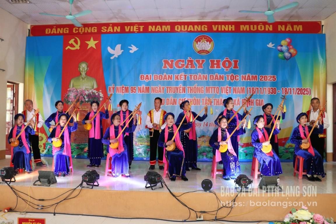 Tiết mục văn nghệ tại ngày hội