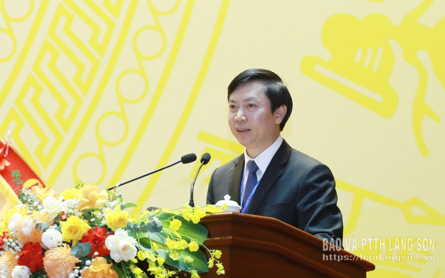 Đồng chí Nguyễn Hoàng Tùng, Chủ tịch Ủy ban MTTQ Việt Nam tỉnh khóa XV phát biểu khai mạc đại hội