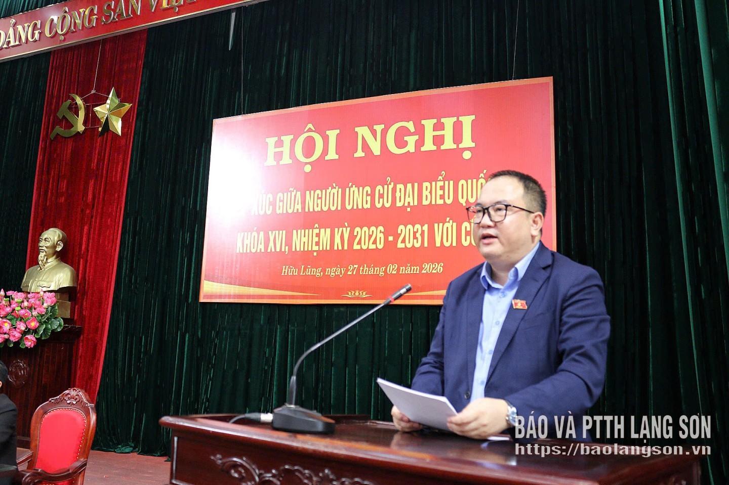  Ông Phạm Trọng Nghĩa, Ủy viên là đại biểu Quốc hội hoạt động chuyên trách tại Ủy ban Văn hóa và Xã hội của Quốc hội trình bày chương trình hành động tại hội nghị tiếp xúc cử tri vận động bầu cử tại xã Hữu Lũng