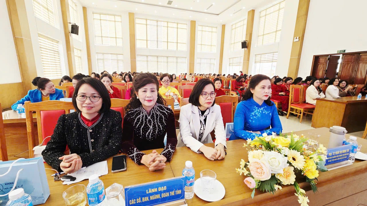 Phụ nữ xứ Lạng chia sẻ kiến thức, kỹ năng xây dựng gia đình no ấm, tiến bộ, hạnh phúc- Ảnh 1.