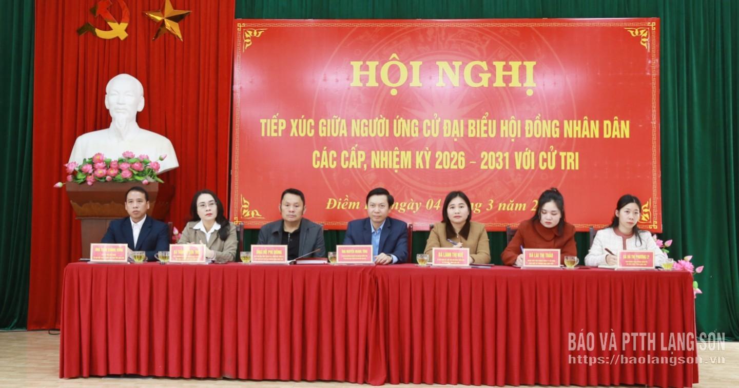 Các ứng cử viên tại hội nghị tiếp xúc cử tri, vận động bầu cử