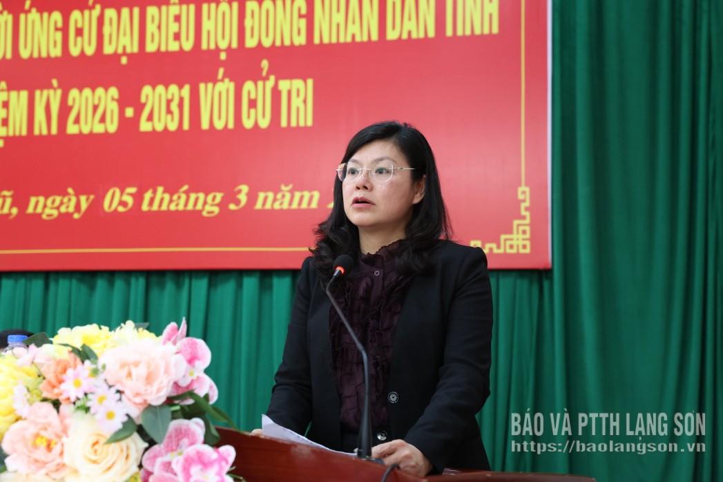 Bà Phùng Thị Thanh Nga, Bí thư Đảng ủy, Chủ tịch HĐND xã Bắc Sơn trình bày chương trình hành động