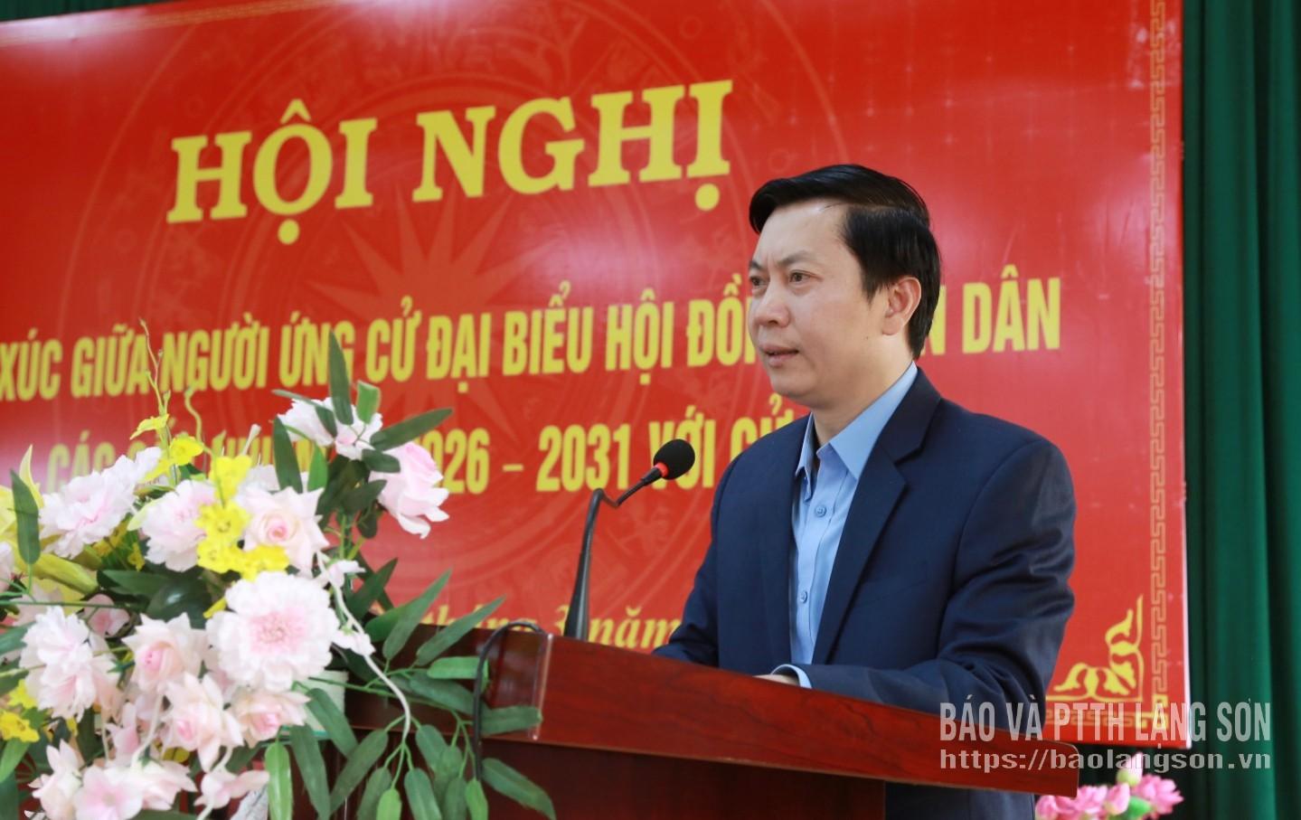 Ông Nguyễn Hoàng Tùng, Ủy viên Ban Thường vụ Tỉnh ủy, Phó Chủ tịch Thường trực Ủy ban MTTQ Việt Nam tỉnh thay mặt các ứng cử viên phát biểu tại hội nghị