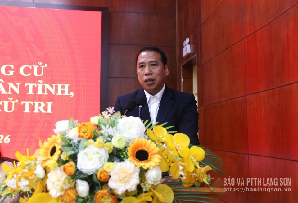 Ông Trần Quang Hùng, Chuyên viên Văn phòng Ủy ban MTTQ Việt Nam tỉnh trình bày chương trình hành động 