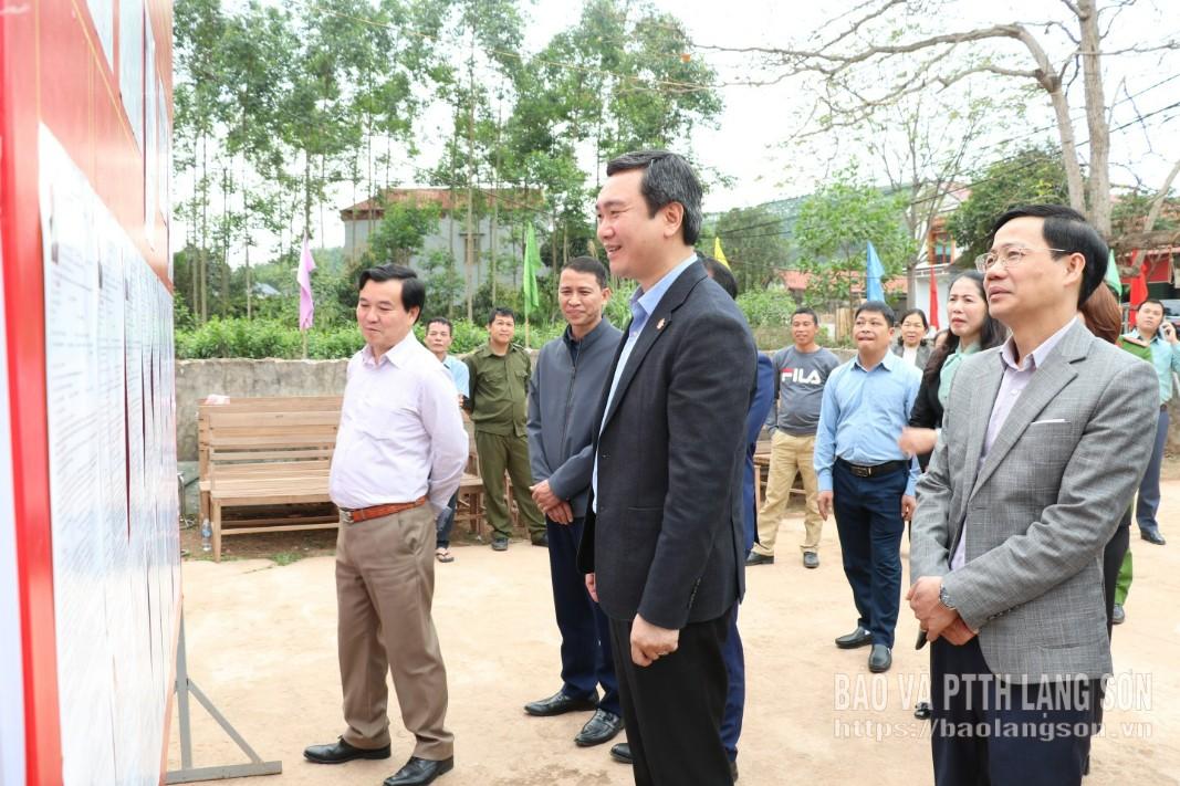 Đoàn công tác kiểm tra tại khu vực bầu cử thôn Thị Hòa, xã Tuấn Sơn