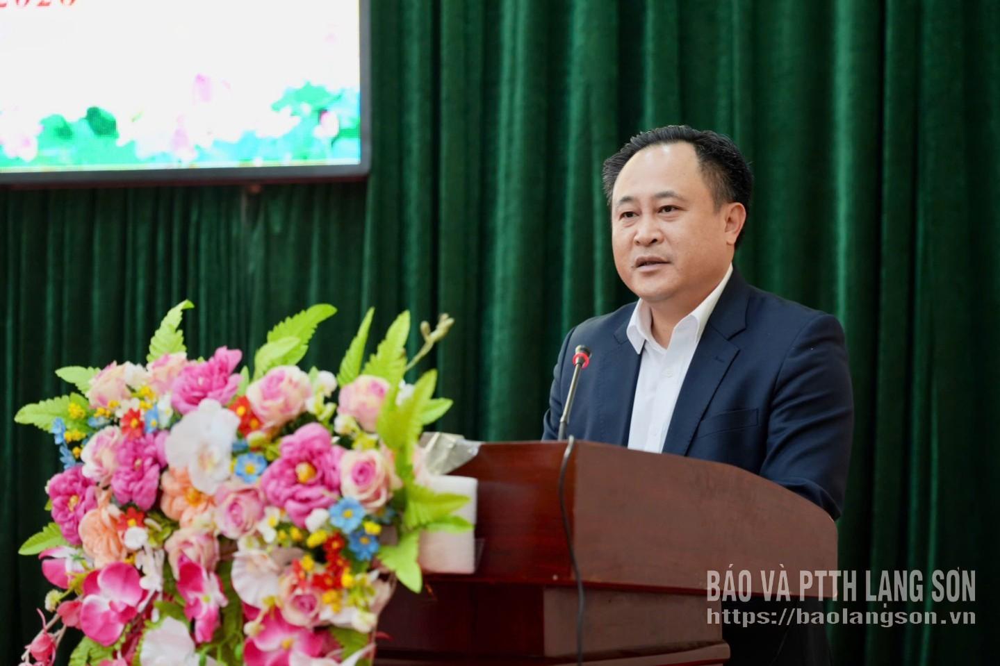 Ông Lương Trọng Quỳnh, Ủy viên Ban Thường vụ Tỉnh ủy, Trưởng Ban Nội chính Tỉnh ủy trình bày chương trình hành động