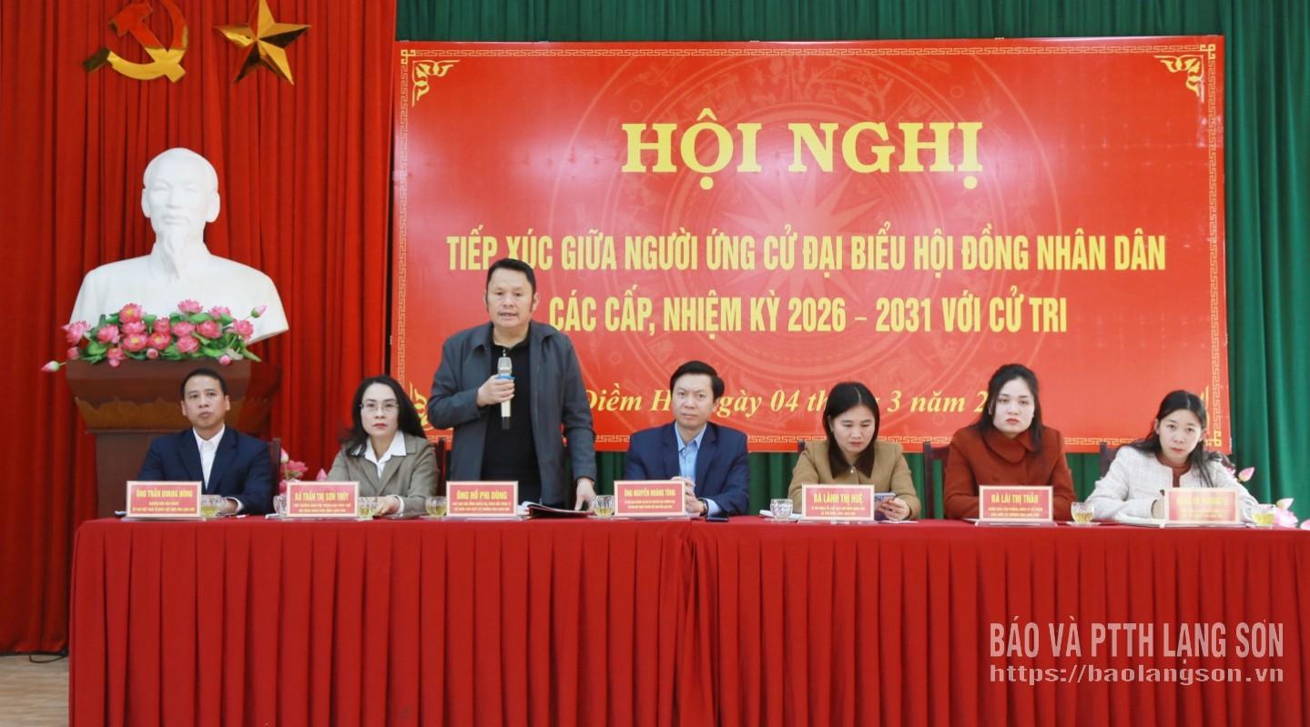 Ông Hồ Phi Dũng, Chủ tịch Hội đồng quản trị, Giám đốc Công ty Cổ phần Sản xuất và Thương mại Lạng Sơn, ứng cử viên đại biểu HĐND tỉnh, nhiệm kỳ 2026 – 2031 giải đáp ý kiến của cử tri