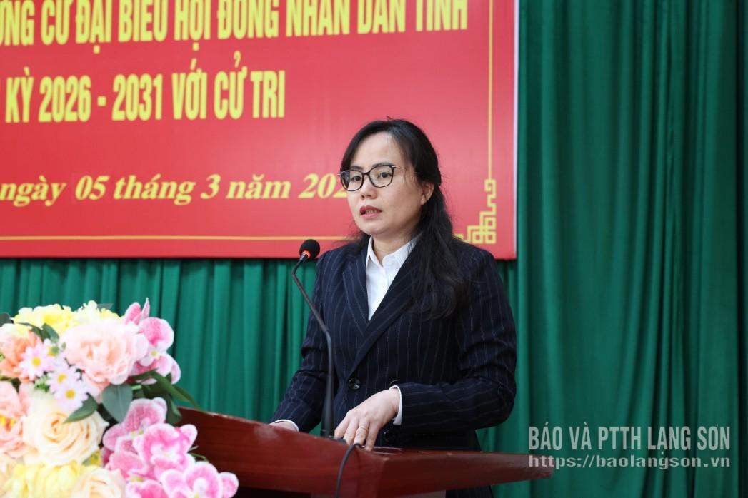 Bà Dương Thanh Thúy, chuyên viên chính Phòng Dân nguyện, HĐND tỉnh trình bày chương trình hành động