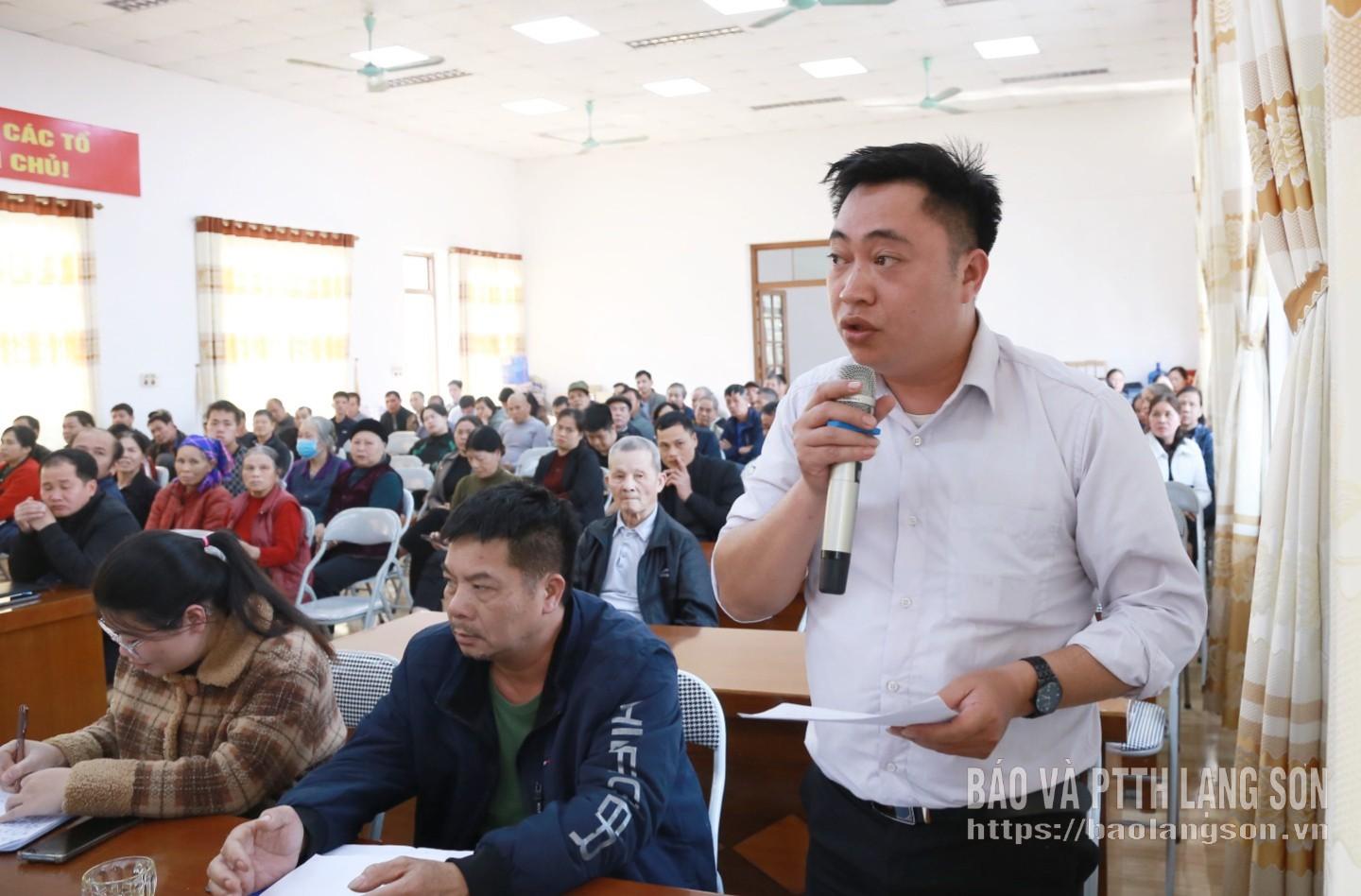 Cử tri xã Điềm He nêu kiến nghị trong chương trình