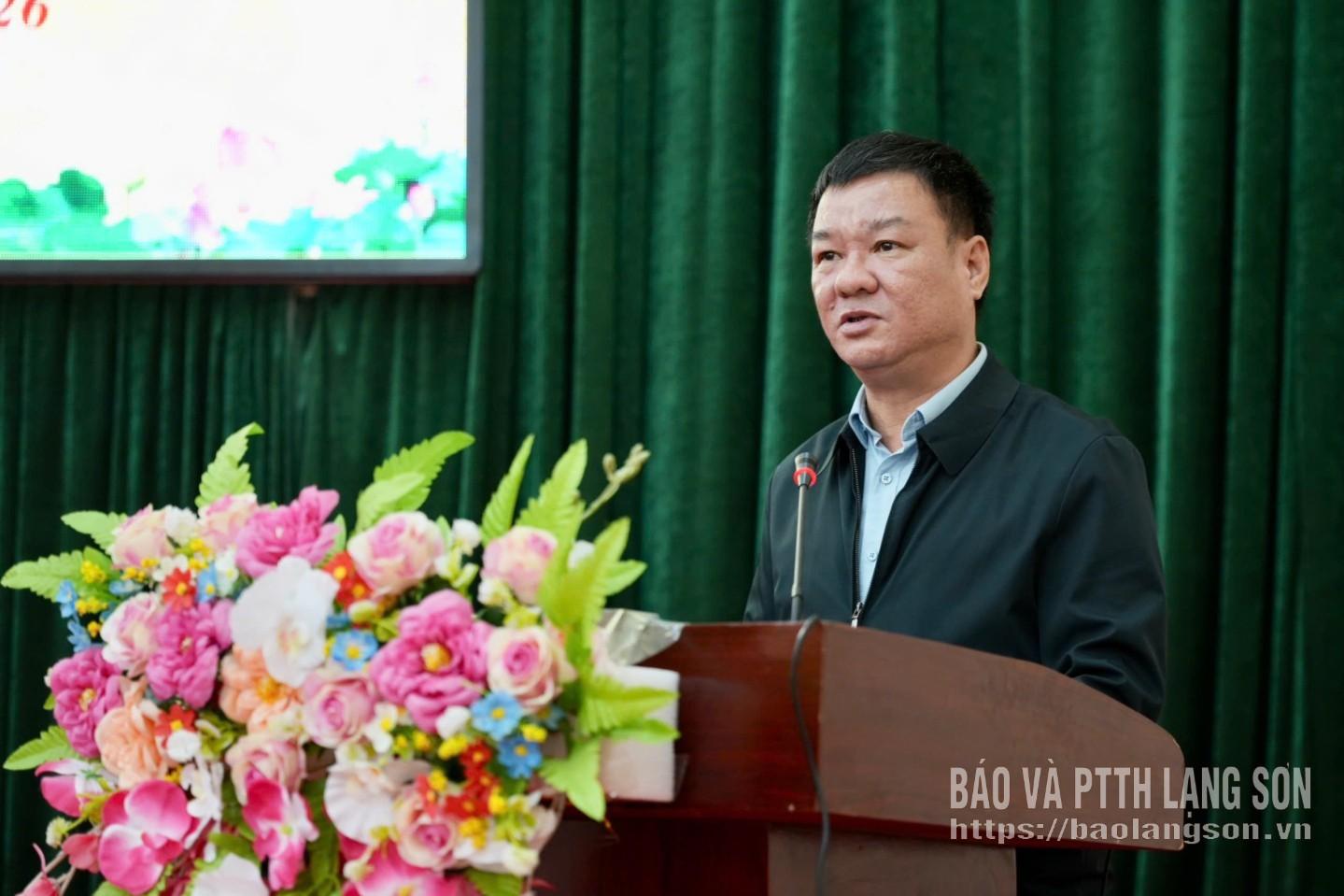 Ông Trịnh Tuấn Đông, Bí thư Đảng ủy, Chủ tịch HĐND xã Lộc Bình trình bày chương trình hành động