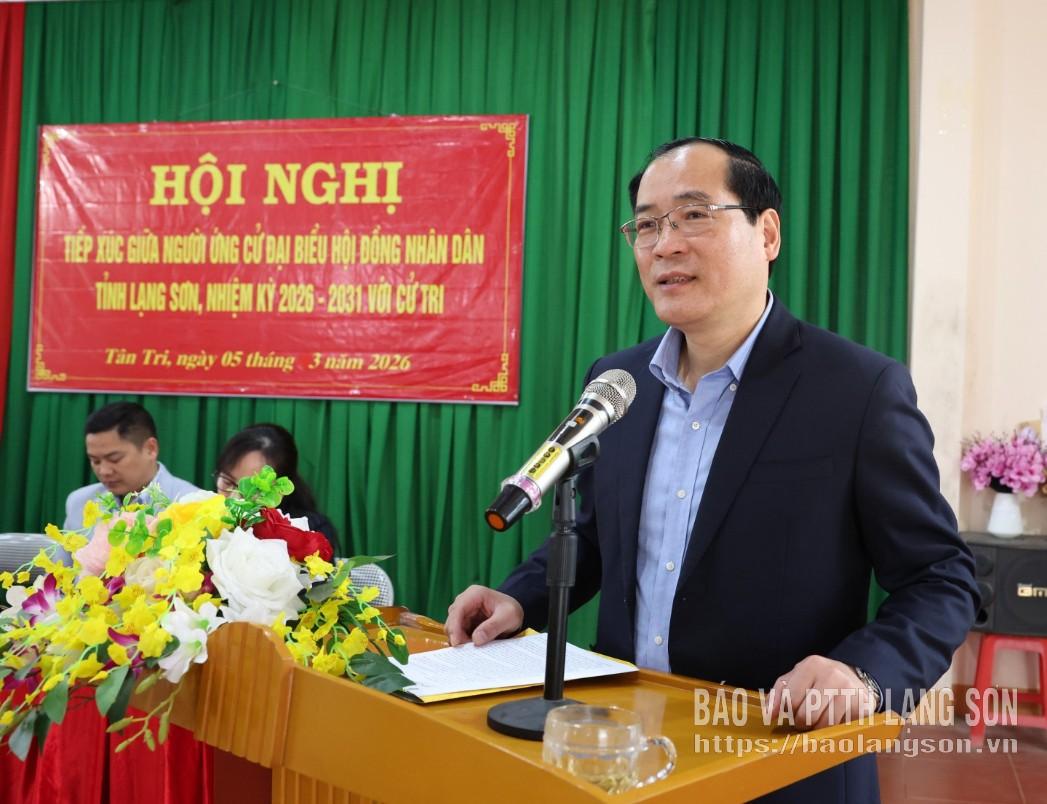 Ông Dương Xuân Huyên, Ủy viên Ban Thường vụ Tỉnh ủy, Phó Chủ tịch Thường trực HĐND tỉnh trình bày chương trình hành động