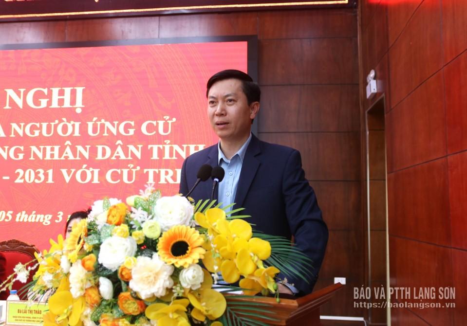 Ông Nguyễn Hoàng Tùng, Ủy viên Ban Thường vụ Tỉnh ủy, Phó Chủ tịch Thường trực Ủy ban MTTQ Việt Nam tỉnh tiếp thu, làm rõ ý kiến cử tri quan tâm 