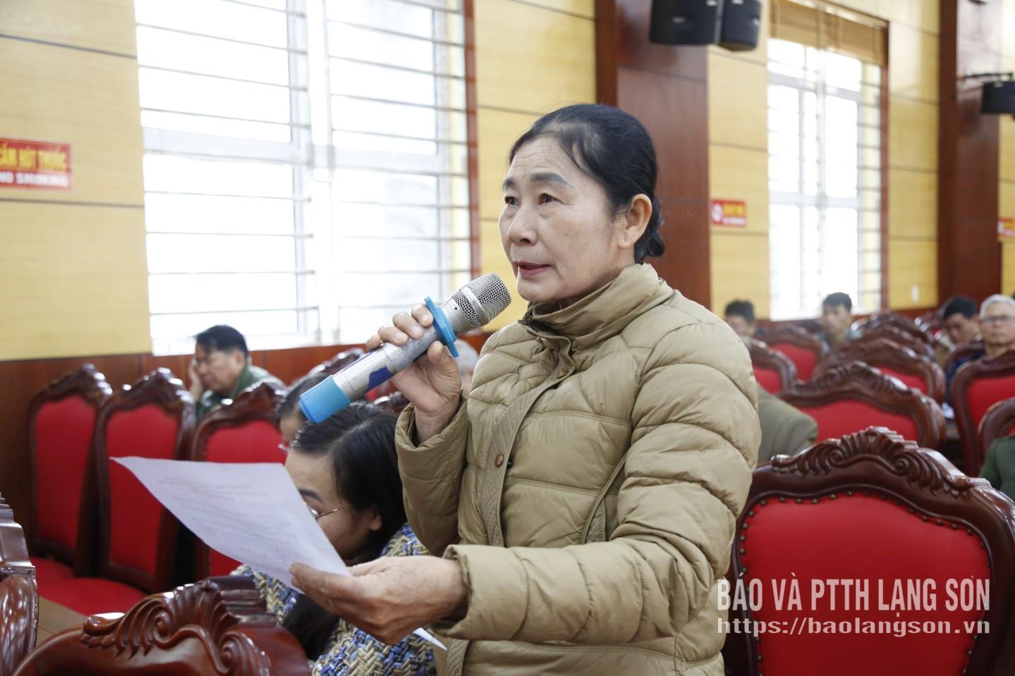 Cử tri xã Na Sầm nêu ý kiến, kiến nghị tại buổi tiếp xúc