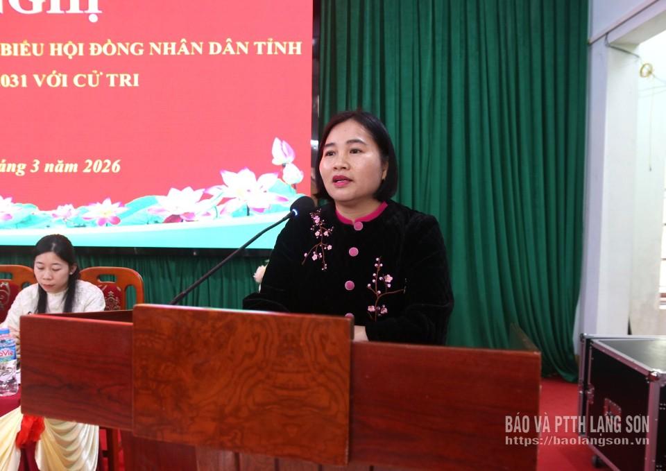 Bà Lành Thị Huệ, Bí thư đảng ủy, Chủ tịch HĐND xã Yên Phúc trình bày chương trình hành động