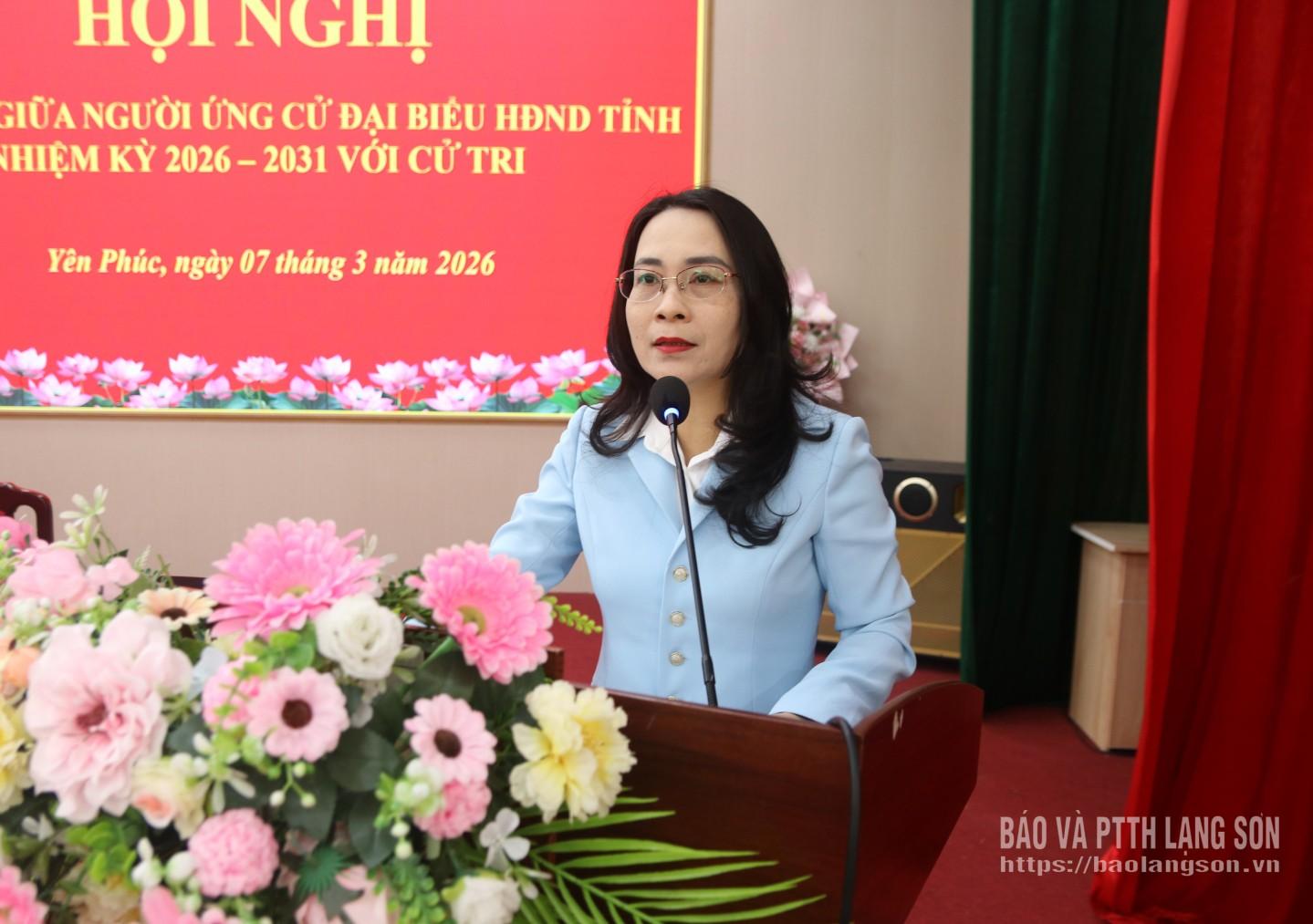 Bà Trần Thị Sơn Thùy, Phó Trưởng Ban phụ trách Ban Pháp chế HĐND tỉnh trình bày chương trình hành động