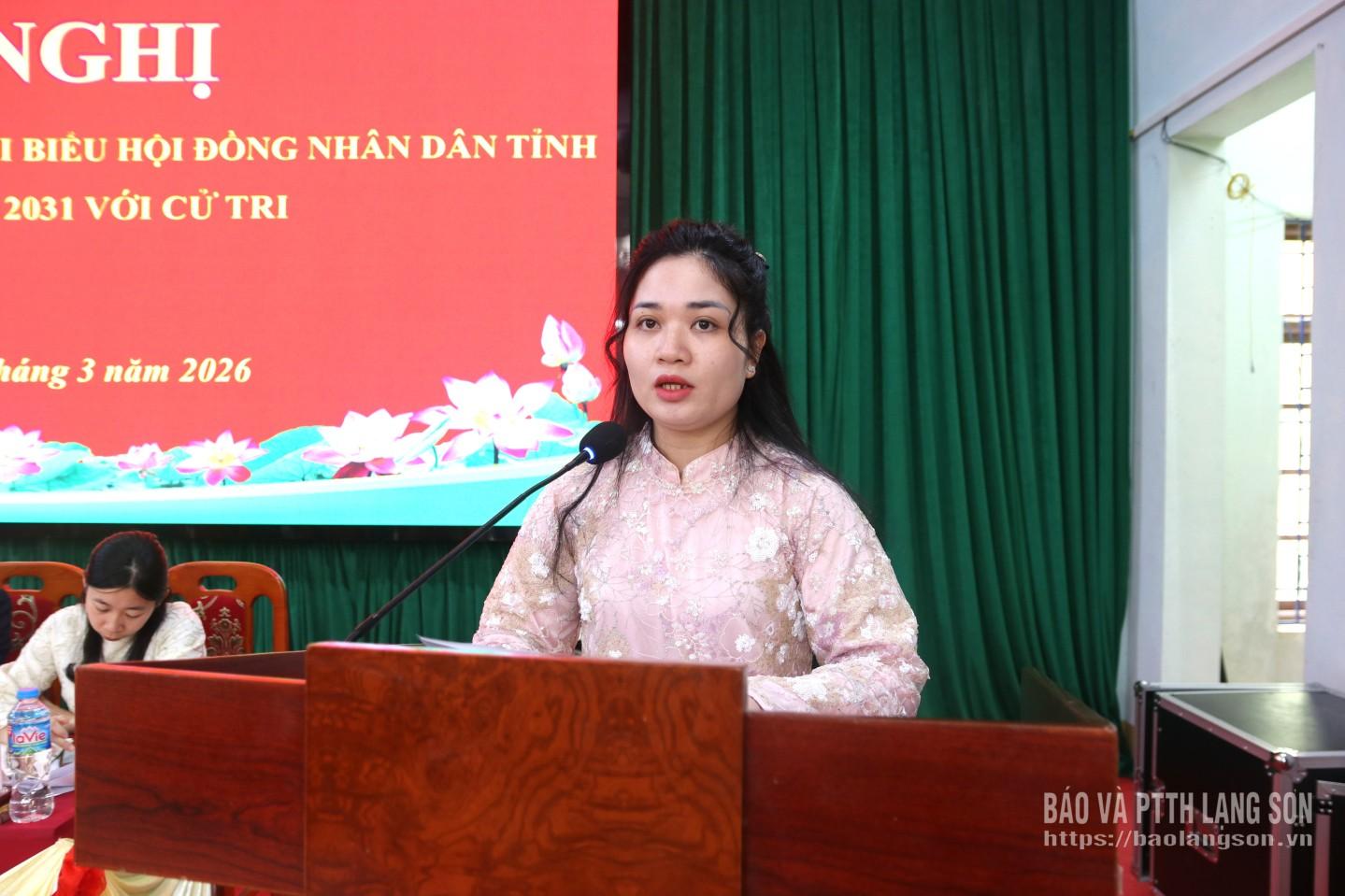 Bà Lài Thị Thảo, nhân viên Văn phòng Công ty Cổ phần Sản xuất và Thương mại Lạng Sơn trình bày chương trình hành động