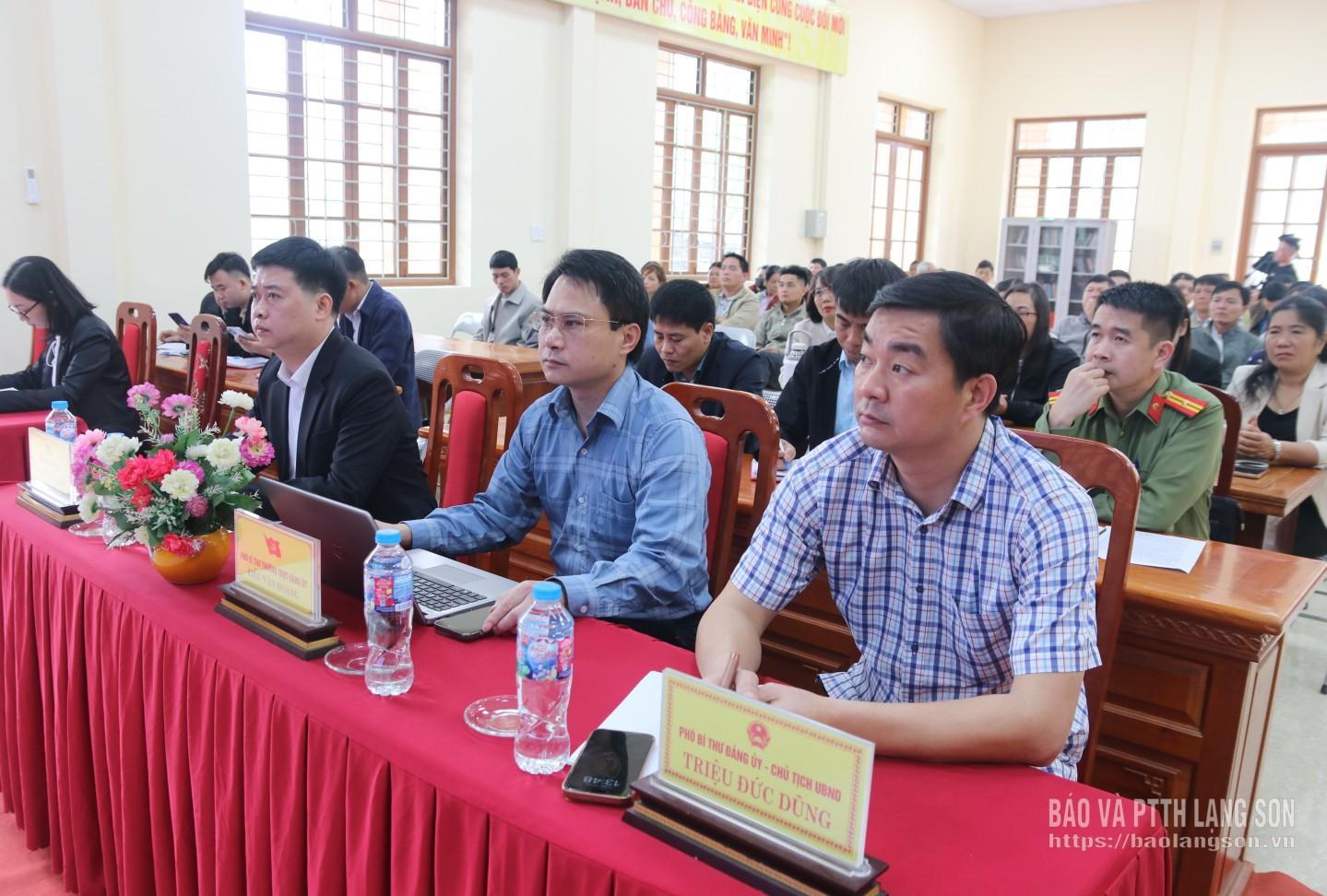 Các đại biểu, cử tri xã Khánh Khê tham dự hội nghị