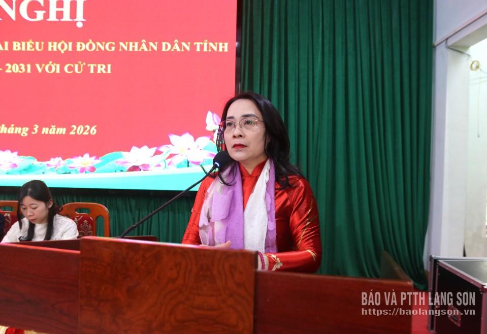 Bà Trần Thị Sơn Thùy, Phó Trưởng Ban phụ trách Ban Pháp chế HĐND tỉnh trình bày chương trình hành động