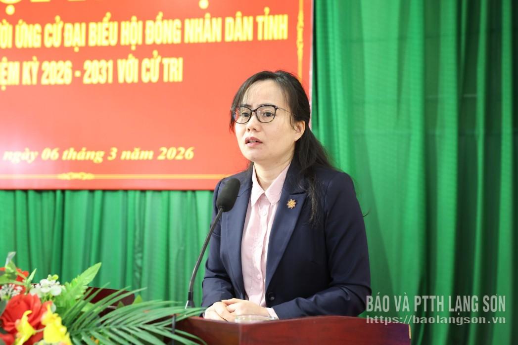 Bà Dương Thanh Thúy, chuyên viên chính Phòng Dân nguyện, HĐND tỉnh trình bày chương trình hành động
