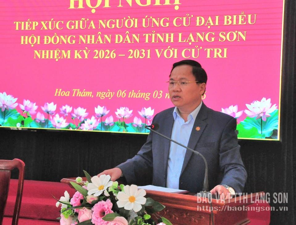 Ông Hoàng Văn Tài, Ủy viên Ban Chấp hành Đảng bộ tỉnh, Trưởng ban Kinh tế - Ngân sách, HĐND tỉnh thay mặt các ứng cử viên tiếp thu ý kiến của cử tri