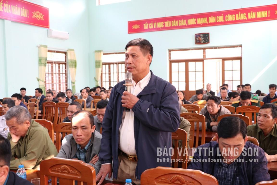 Cử tri xã Hữu Liên phát biểu ý kiến tại hội nghị