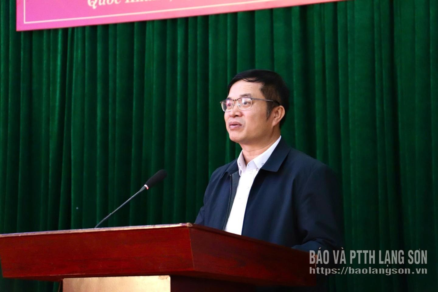 Ông Dương Công Vĩ, Giám đốc Sở Xây dựng báo cáo dự kiến chương trình hành động tại hội nghị