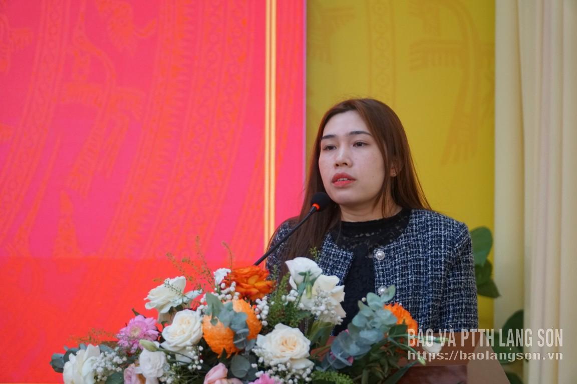 Bà Nguyễn Thị My Hương, Phó Tổng Giám đốc Công ty Cổ phần Hữu Nghị Xuân Cương trình bày chương trình hành động