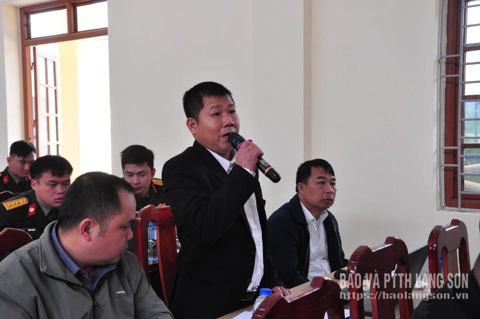 Cử tri xã Hoa Thám phát biểu ý kiến tại hội nghị