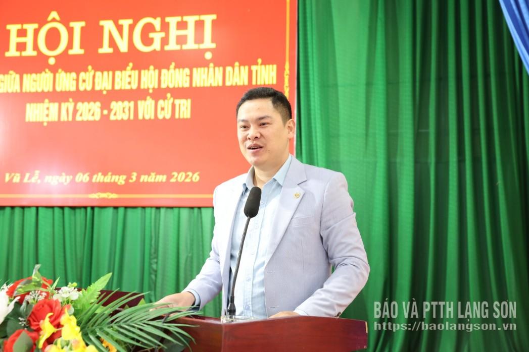 Ông Nguyễn Thanh Tùng, chuyên viên chính Phòng Công tác hội đồng, HĐND tỉnh trình bày chương trình hành động
