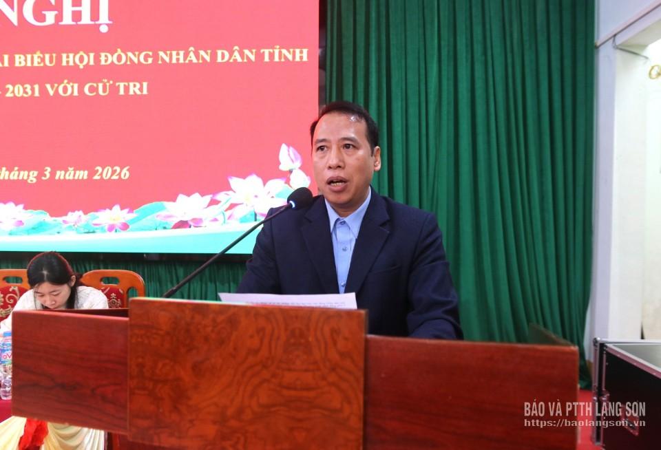 Ông Trần Quang Hùng, Chuyên viên Văn phòng Ủy ban MTTQ Việt Nam tỉnh trình bày chương trình hành động