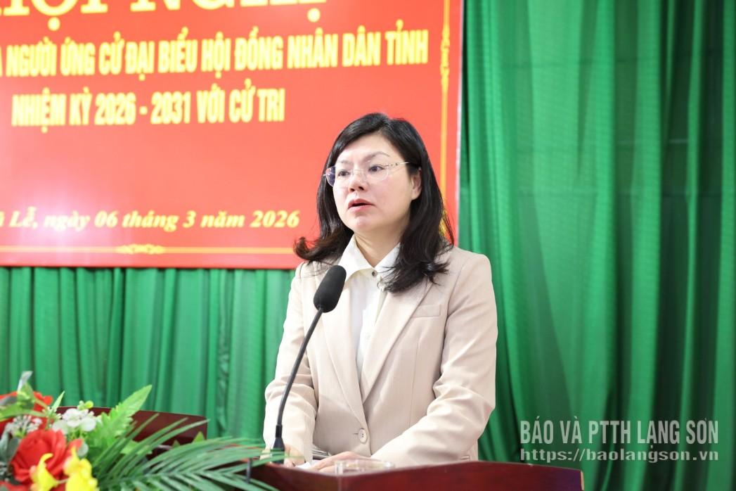 Bà Phùng Thị Thanh Nga, Bí thư Đảng ủy, Chủ tịch HĐND xã Bắc Sơn trình bày chương trình hành động