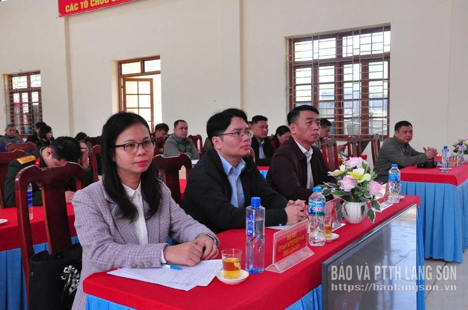 Các đại biểu dự hội nghị tiếp xúc cử tri