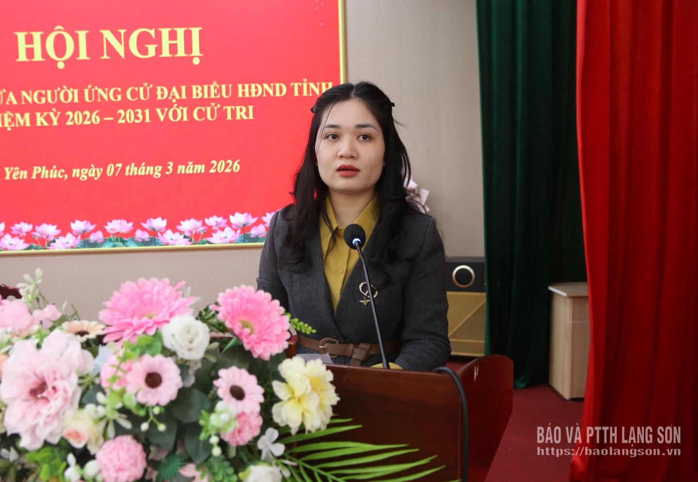 Bà Lài Thị Thảo, nhân viên Văn phòng Công ty Cổ phần Sản xuất và Thương mại Lạng Sơn trình bày chương trình hành động