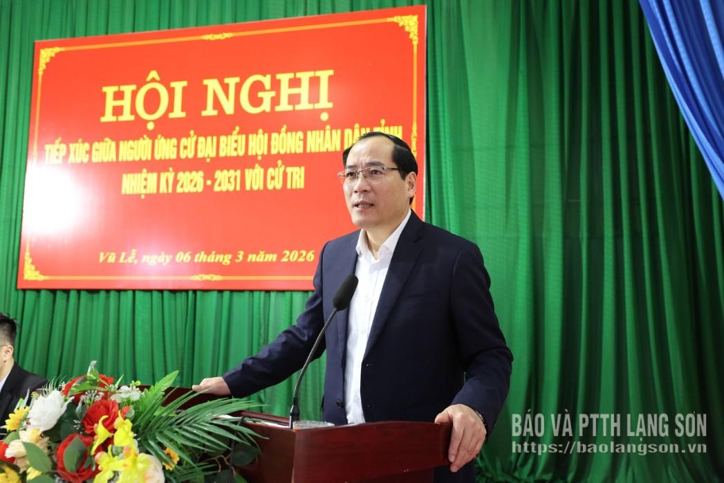 Ông Dương Xuân Huyên, Ủy viên Ban Thường vụ Tỉnh ủy, Phó Chủ tịch Thường trực HĐND tỉnh giải đáp một số kiến nghị của cử tri