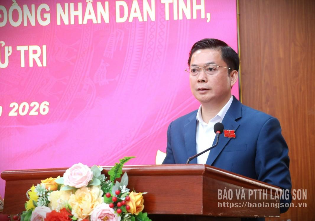 Ông Đinh Hữu Học, Ủy viên Ban Thường vụ Tỉnh ủy, Phó Chủ tịch Thường trực UBND tỉnh trình bày chương trình hành động tại hội nghị