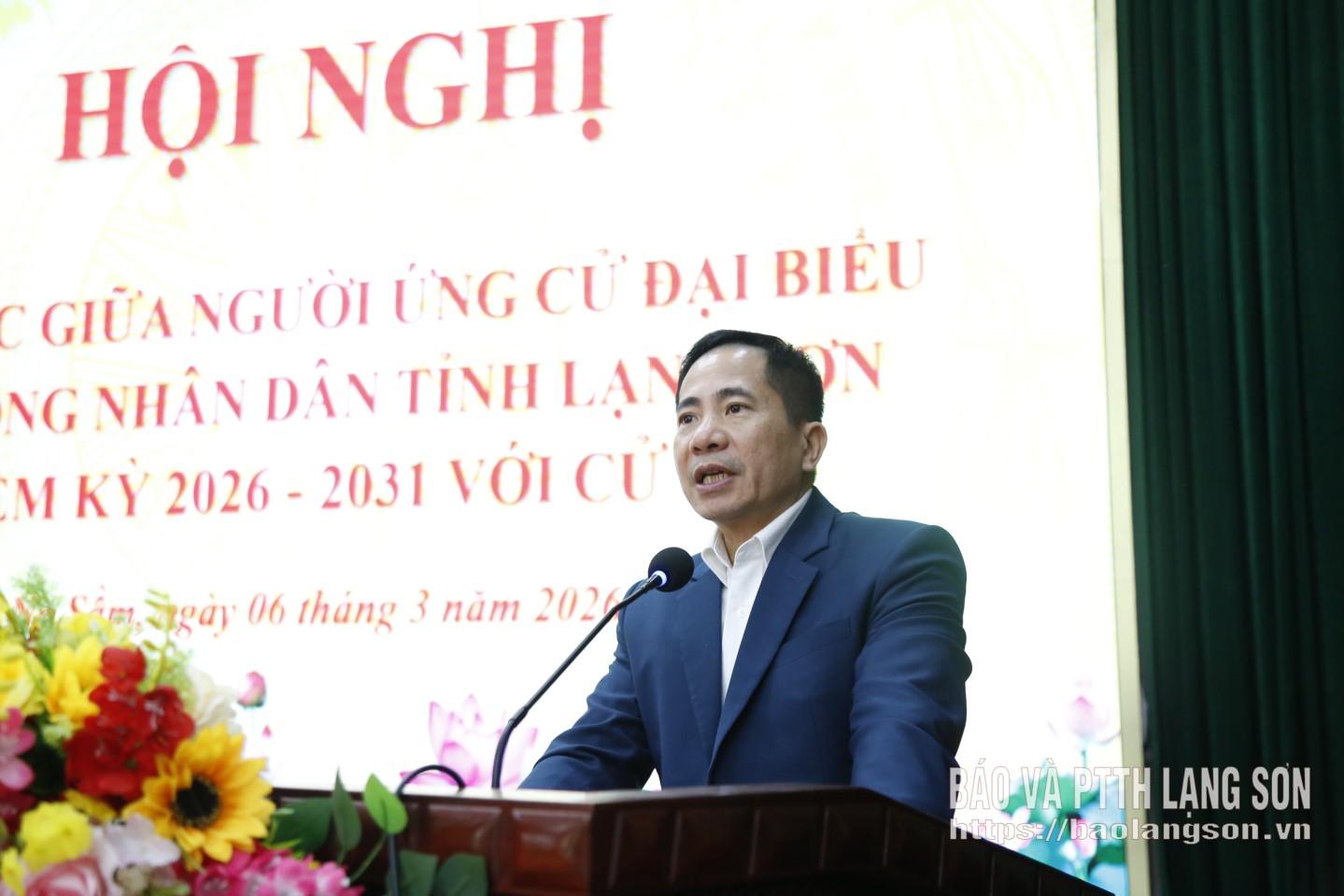 Ông Nguyễn Văn Trường, Tỉnh ủy viên, Phó Chủ tịch HĐND tỉnh trình bày chương trình hành động