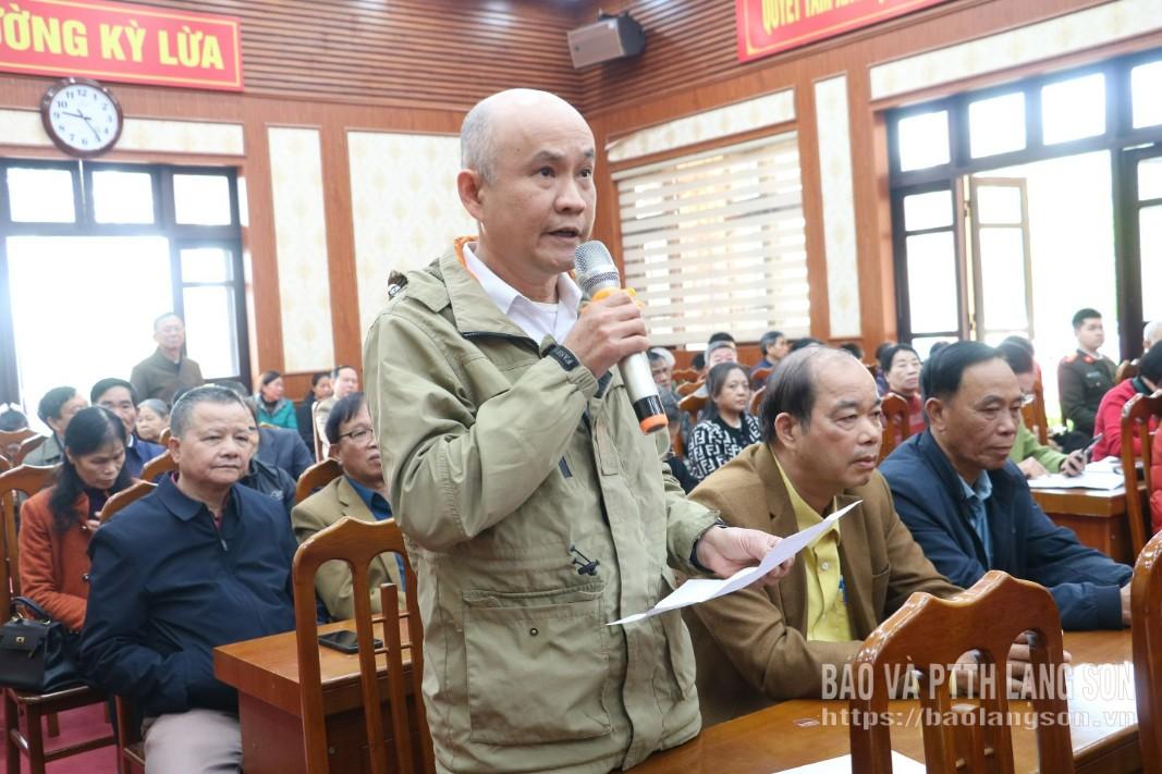 Cử tri khối 4, phường Kỳ Lừa phát biểu ý kiến tại hội nghị