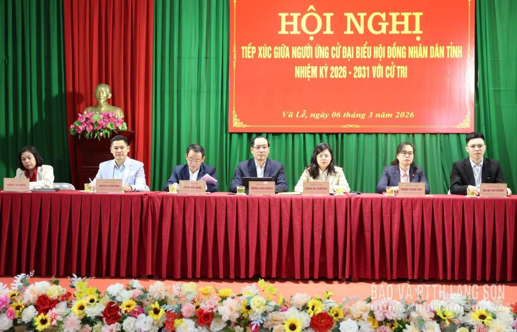 Các ứng cử viên tiếp xúc cử tri, vận động bầu cử tại xã Vũ Lễ