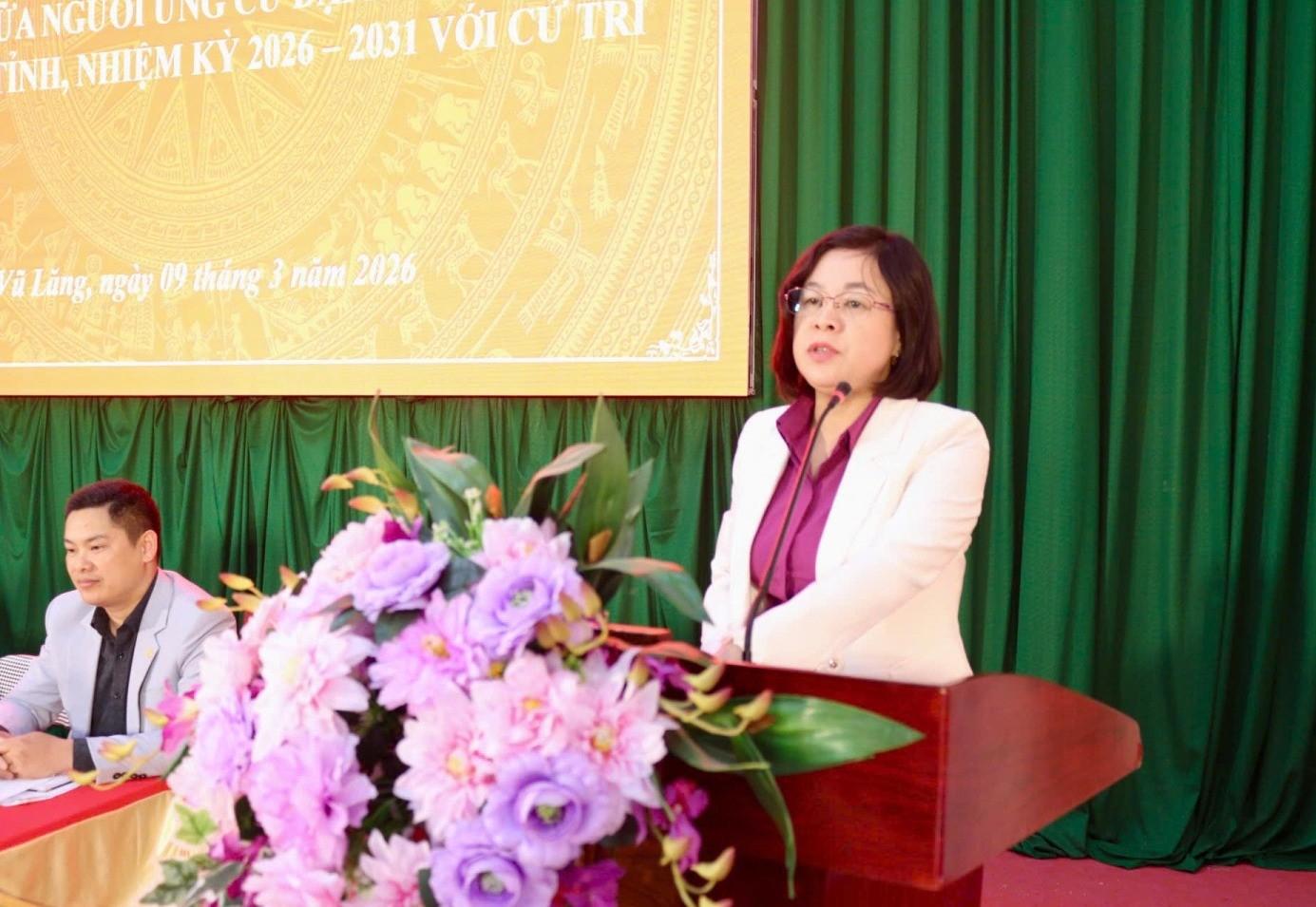 Bà Dương Thị Hương, Giáo viên, Trường THCS Bắc Quỳnh, xã Bắc Sơn trình bày chương trình hành động