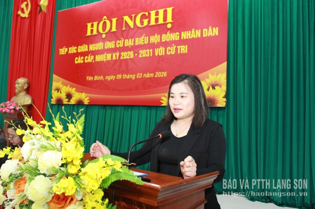 Ứng cử viên Bùi Thị Mẫn, Giám đốc Bệnh viện Y học cổ truyền tỉnh trình bày chương trình hành động