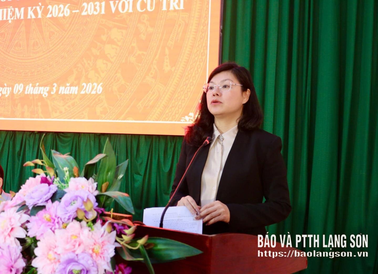 Bà Phùng Thị Thanh Nga, Bí thư Đảng ủy, Chủ tịch HĐND xã Bắc Sơn trình bày chương trình hành động