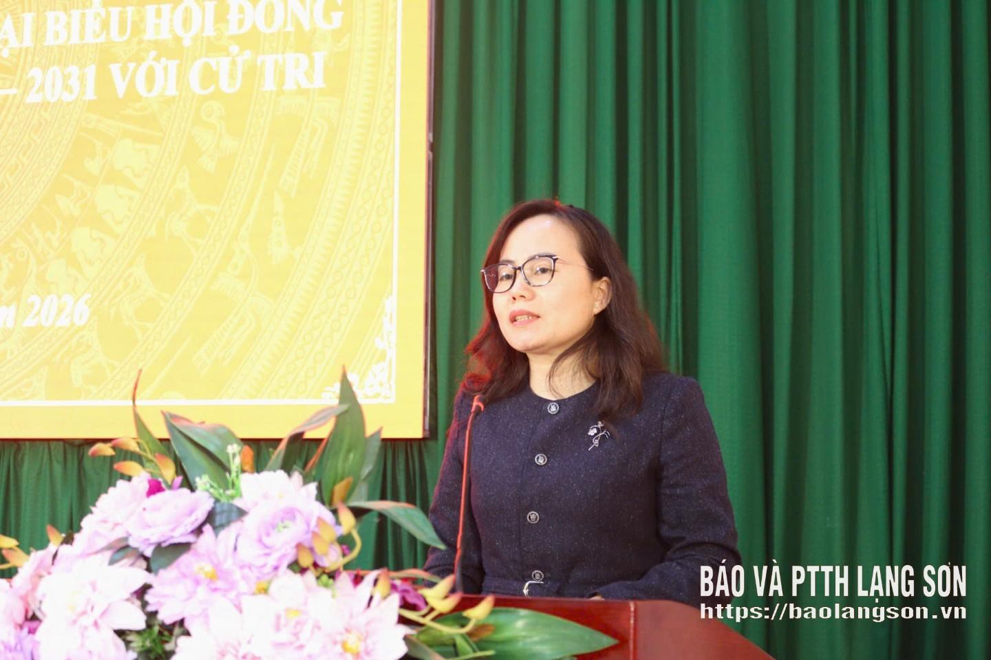 Bà Dương Thanh Thúy, chuyên viên chính Phòng Dân nguyện, Văn phòng Đoàn ĐBQH và HĐND tỉnh trình bày chương trình hành động