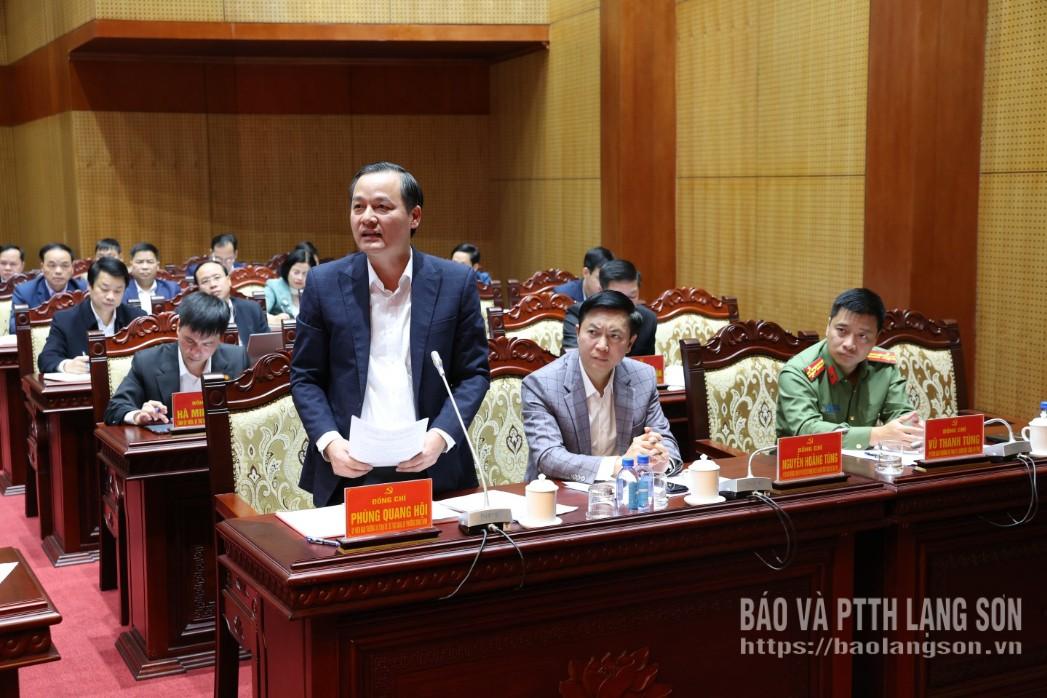 Đại biểu phát biểu thảo luận tại hội nghị