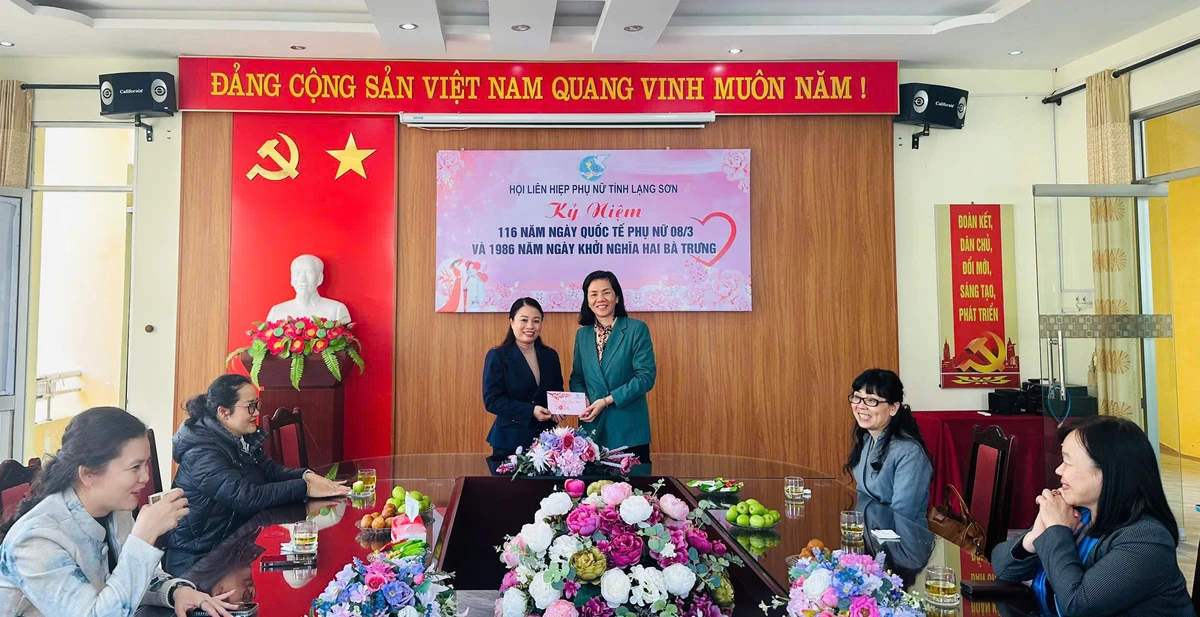 Đoàn Chủ tịch TƯ Hội LHPN Việt Nam giám sát việc thực hiện chính sách, pháp luật về bầu cử tại Lạng Sơn- Ảnh 6.