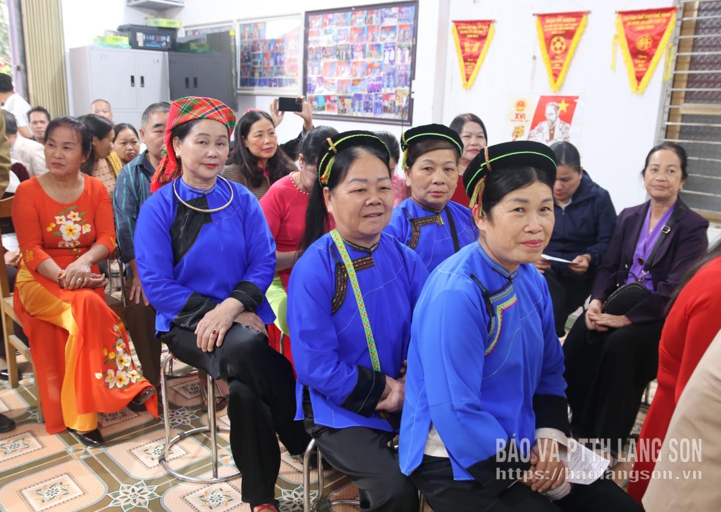 Các cử tri tham dự bầu cử