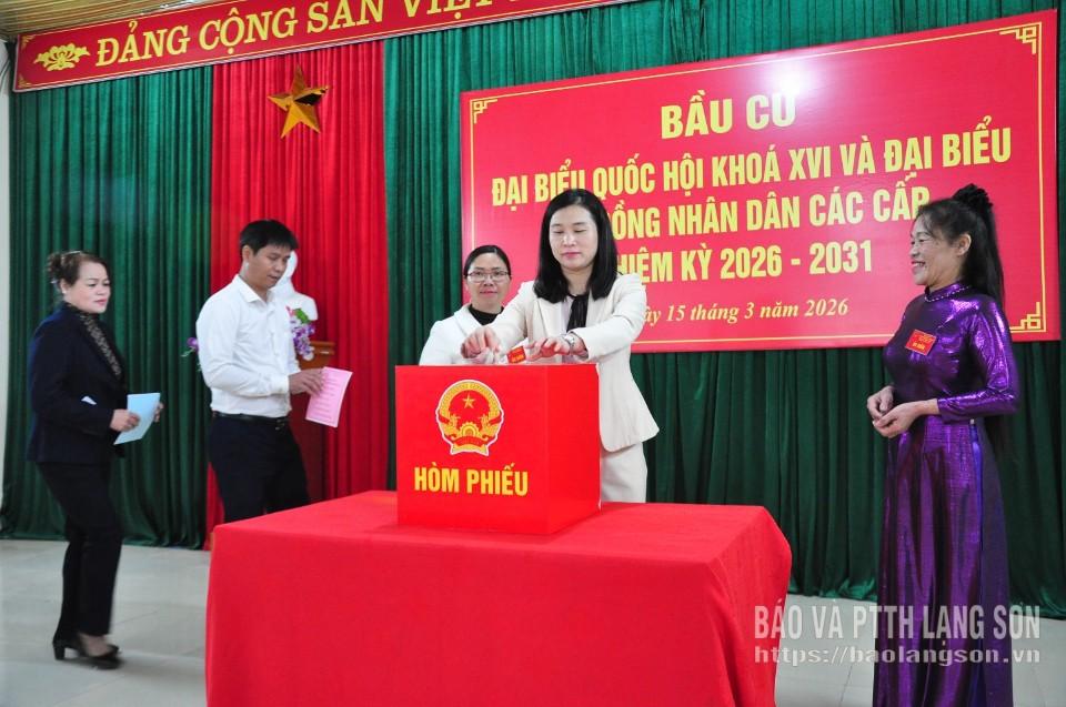 Đồng chí Trần Thanh Nhàn, Phó Chủ tịch UBND tỉnh bỏ phiếu bầu đại biểu Quốc hội khóa XVI và đại biểu HĐND các cấp, nhiệm kỳ 2026 – 2031.