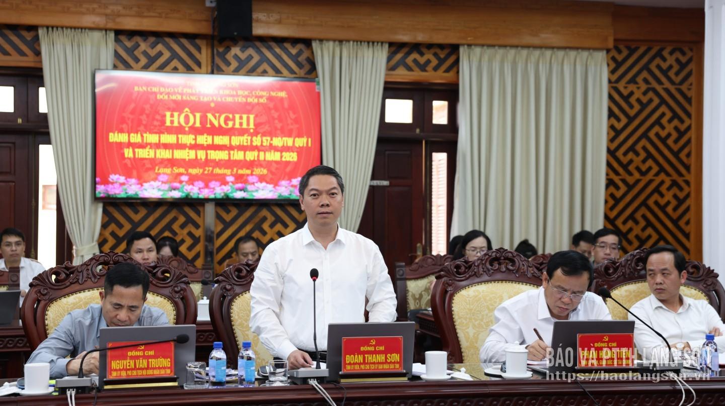 Lãnh đạo UBND tỉnh phát biểu tại hội nghị